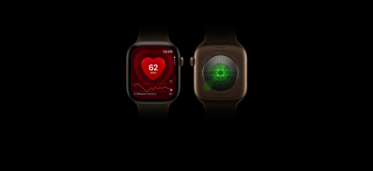 Dos dispositivos Apple Watch Series 12, caja de aluminio, color bronce oscuro, correa deportiva color oliva, uno muestra la parte frontal del reloj con la app Frecuencia Cardiaca, el otro muestra la parte posterior del reloj con el sistema de registro de datos de salud con luces LED verdes