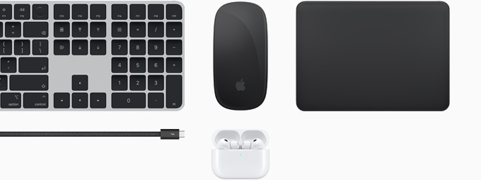 Collection d’accessoires incluant un Magic Keyboard avec Touch ID, une Magic Mouse, un Magic Trackpad, un câble Thunderbolt 5 Pro et des AirPods Pro